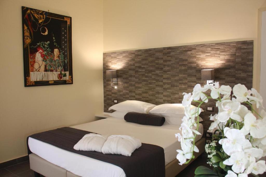 Boutique Hotel Piazza Carita Napels Buitenkant foto