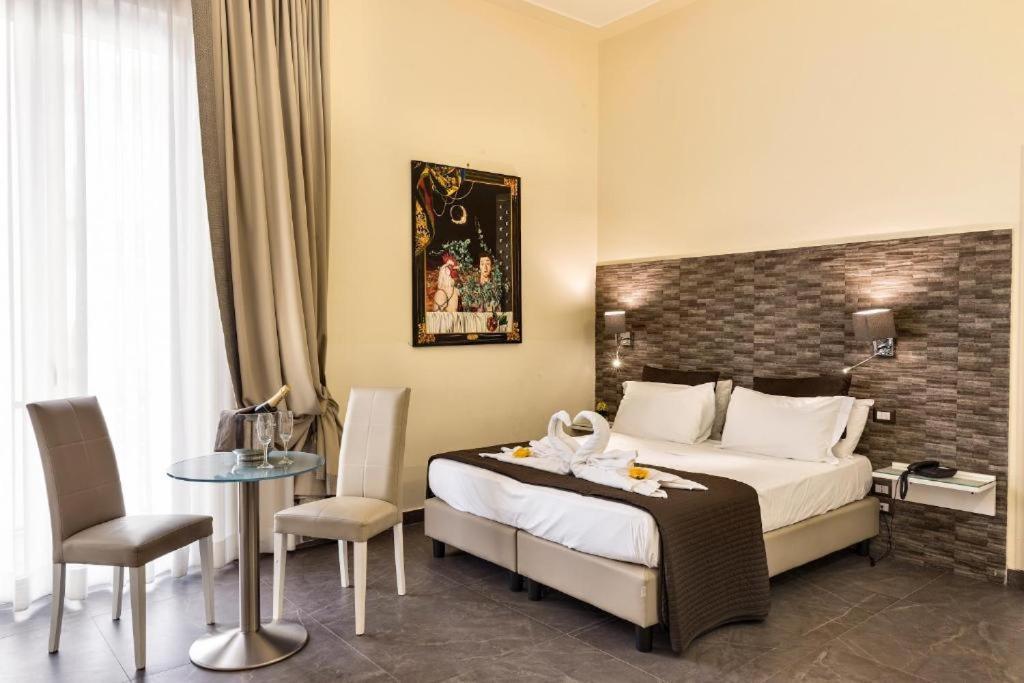 Boutique Hotel Piazza Carita Napels Buitenkant foto