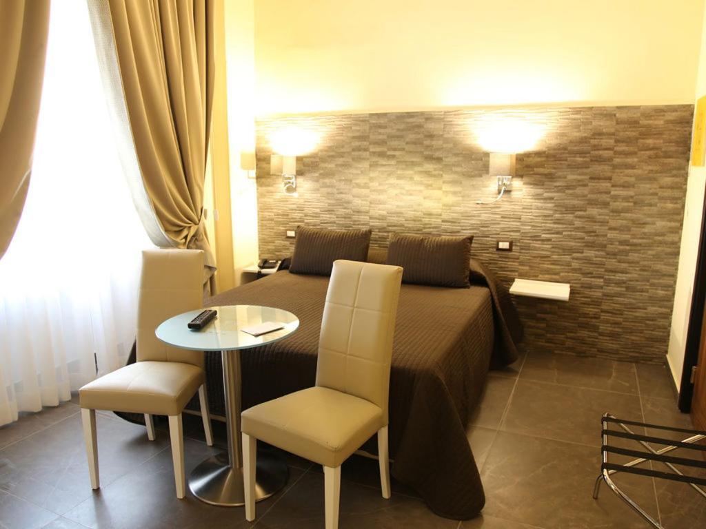 Boutique Hotel Piazza Carita Napels Buitenkant foto