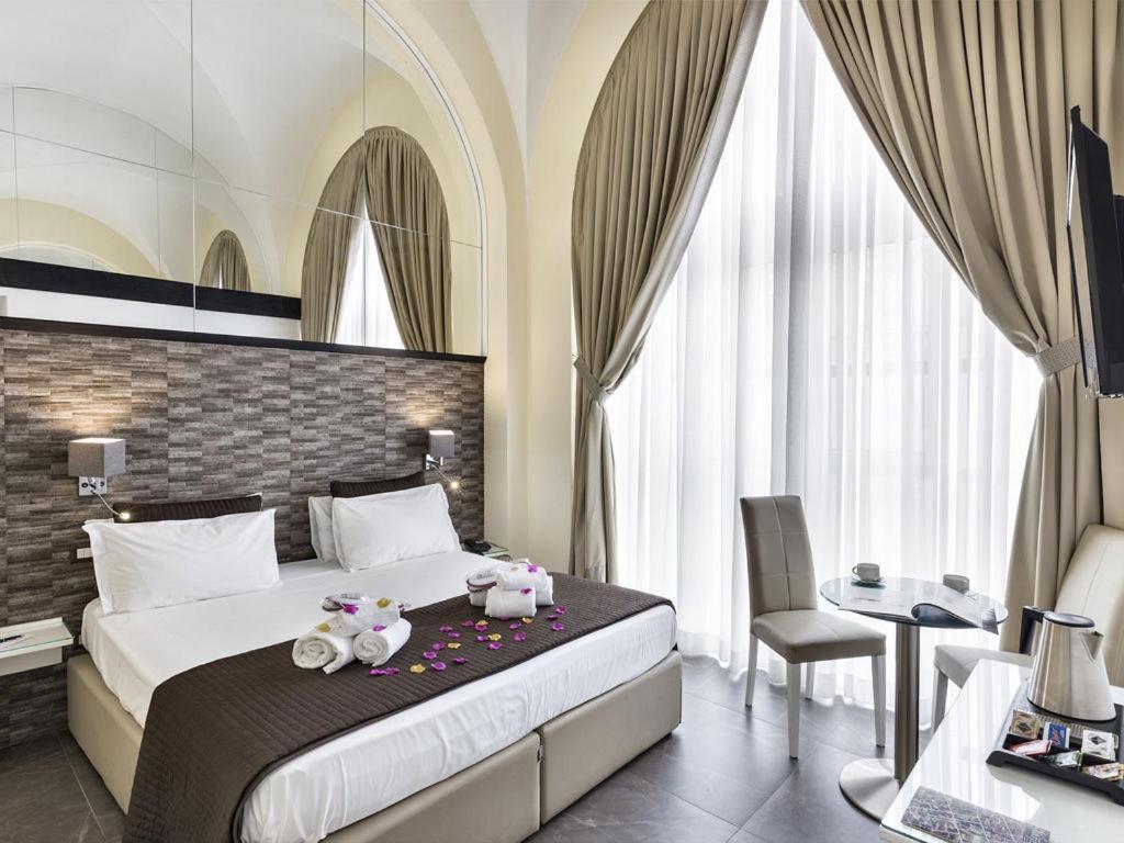 Boutique Hotel Piazza Carita Napels Buitenkant foto