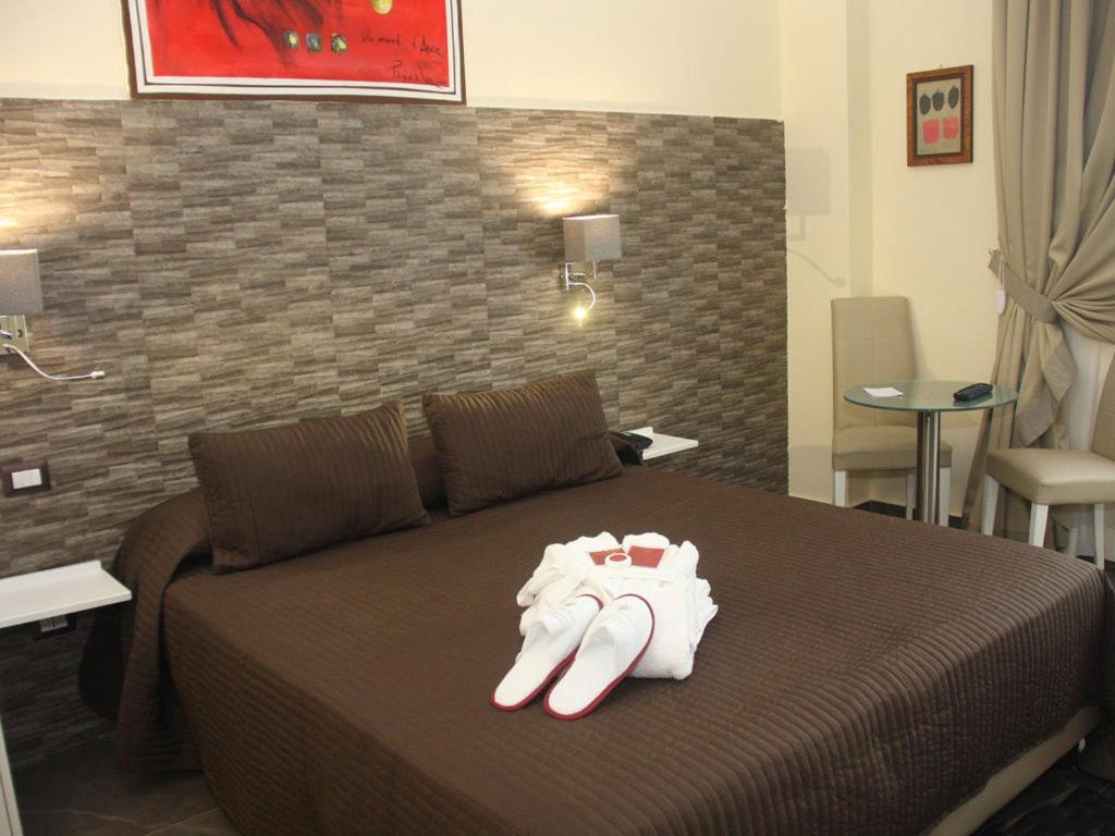 Boutique Hotel Piazza Carita Napels Buitenkant foto